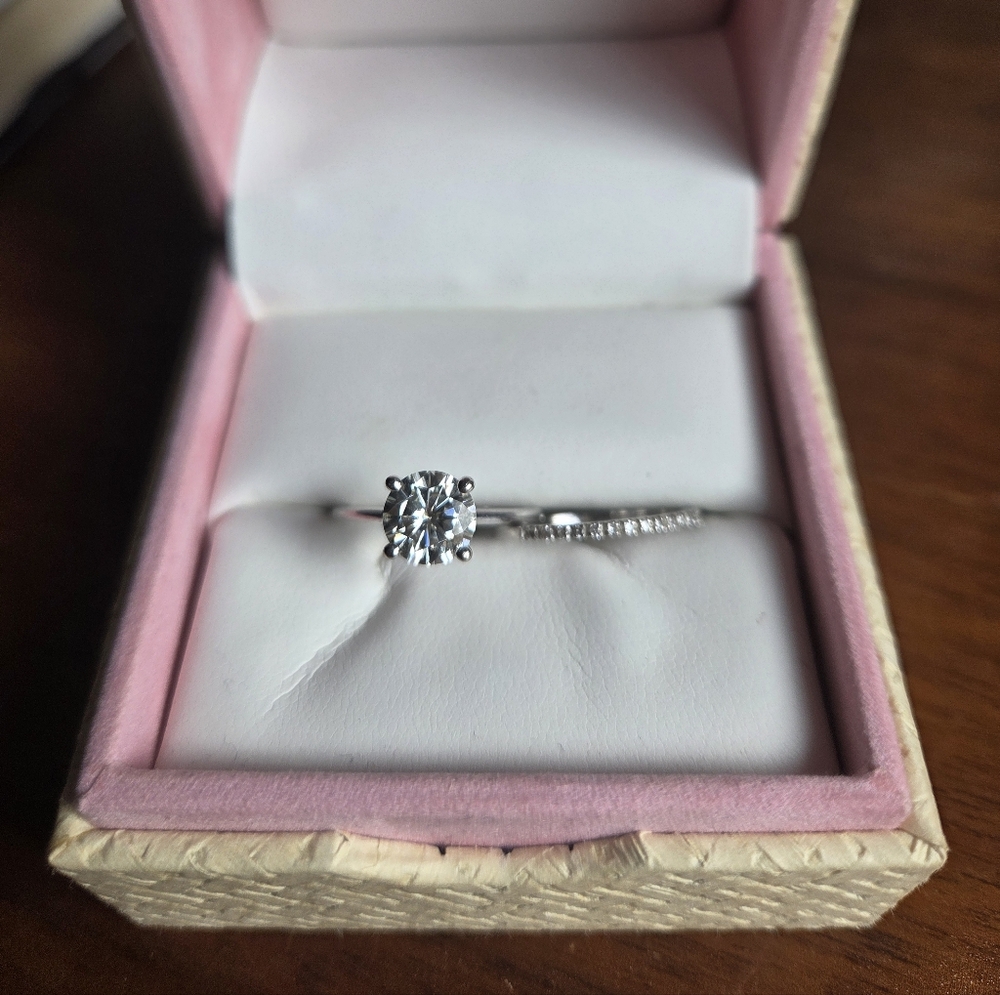 14 kt White Gold Moissanite Diamond Ring Set - Picture 4 of 10